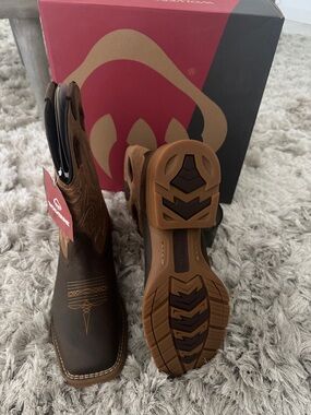 NWT - Wolverine MEN'S WHEATLAND PULL-ON WELLINGTON. Premium full-grain leather.